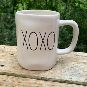 NWOT RAE DUNN XOXO HEART MUG